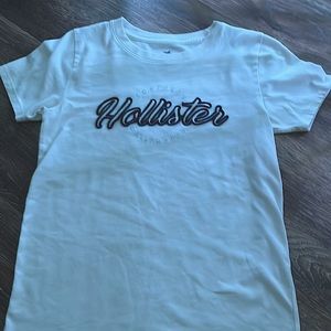 Hollister Tshirt, XS, very comfortable light tshirt, great for back to school